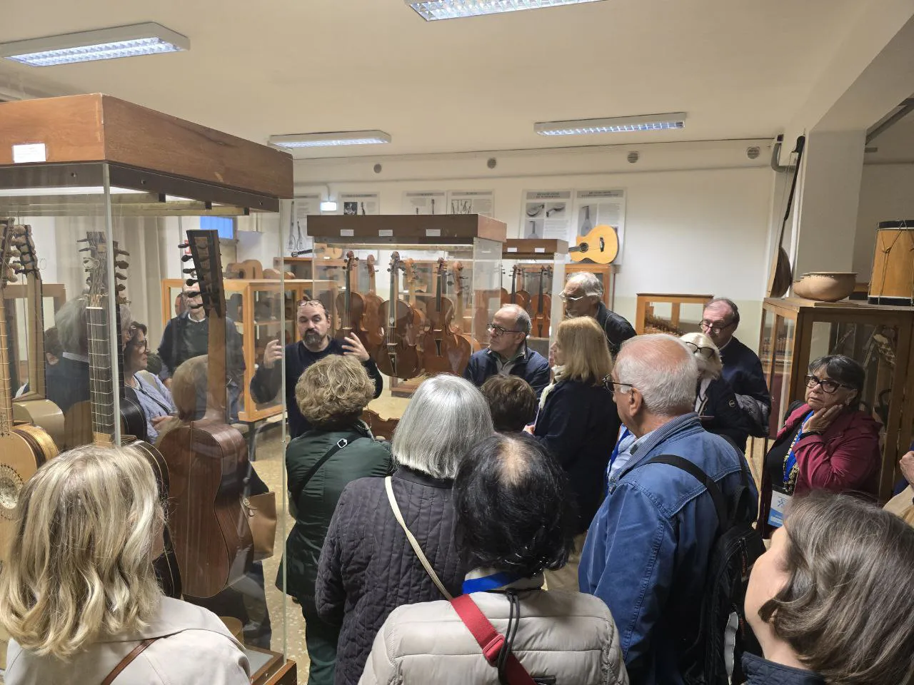 Incontro coi volontari e visita alla Civica Scuola di Liuteria di Milano